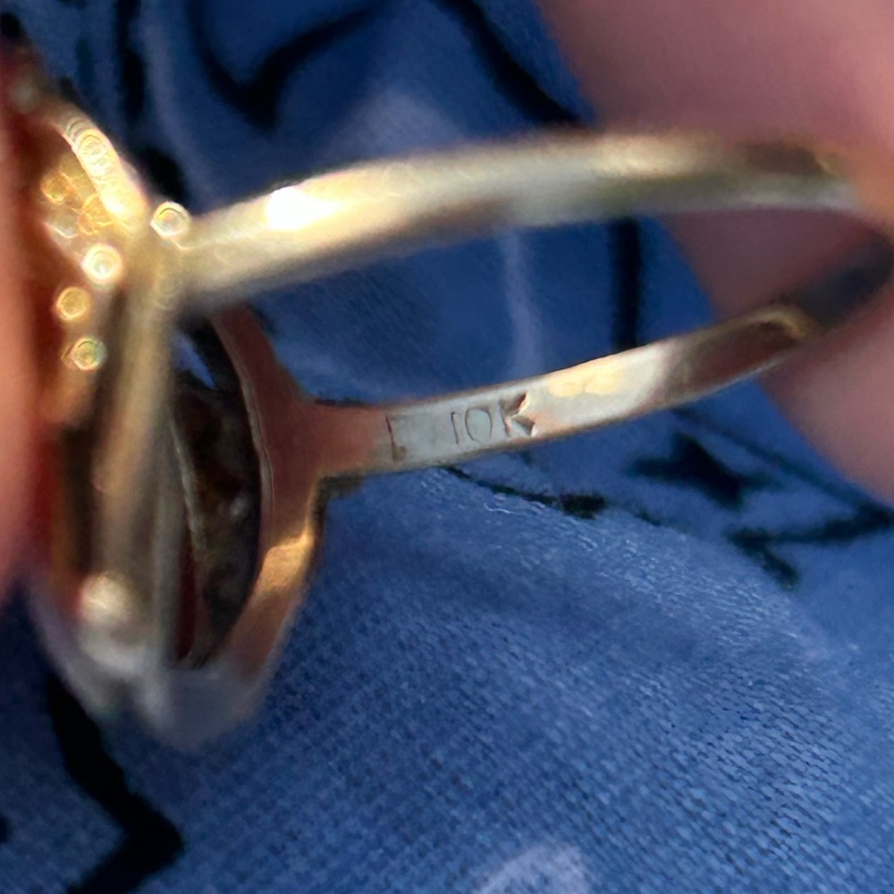 Solid Gold Cameo Ring - image 3